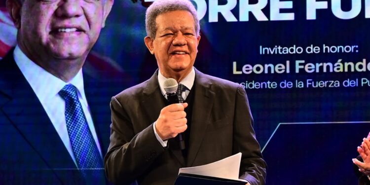 Leonel afirma que la labor de las iglesias es “imprescindible” y asegura que “es necesario volver el rostro hacia Dios”