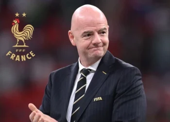 Otro peso pesado menos: Francia le retiró su apoyo a Gianni Infantino