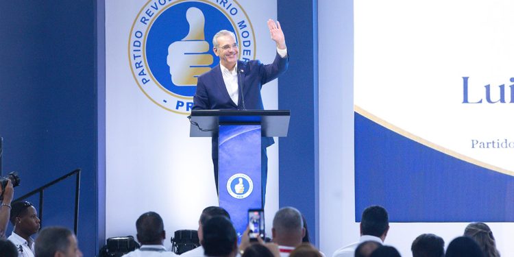 PRM juramenta a sus nuevas autoridades encabezadas el presidente Luis Abinader