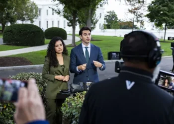 Periodistas de CNN, MS NOW y Politico entran en la Casa Blanca