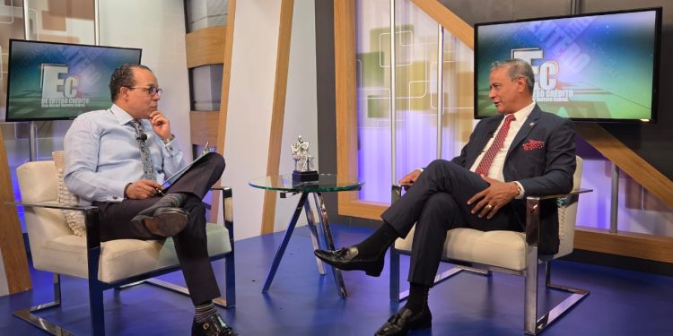Robinson Díaz: “Collado con 55% duplica a la oposición; será presidente; tiene 80% del PRM; Abinader será arbitro”