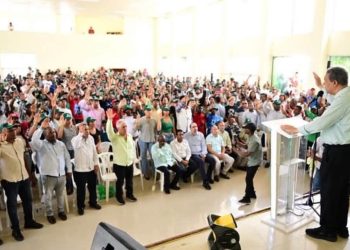 SAN JUAN: Dirigentes políticos de Las Zanjas abandonan el PRM y se suman a la Fuerza del Pueblo