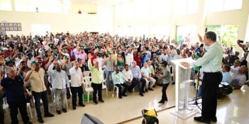 SAN JUAN: Dirigentes políticos de Las Zanjas abandonan el PRM y se suman a la Fuerza del Pueblo