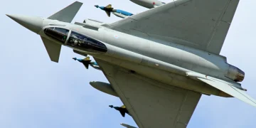 Tras el discurso de Milei, Londres refuerza su poder aéreo en las Malvinas y renovará sus cazas de guerra
