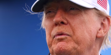 Trump resta importancia a la necesidad de controlar el desarrollo de la IA y dice que no quiere ceder ventaja a China