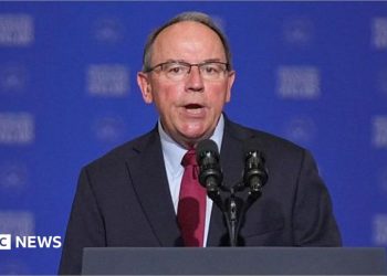 US congressman swims to safety after his plane is forced to land on a lake