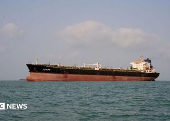 US hits 3 Iranian oil tankers after saying its warships were targeted