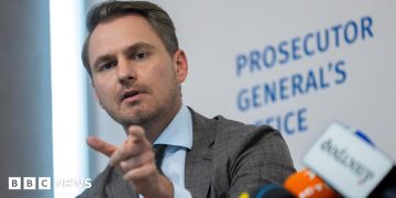 Ukraine's chief prosecutor resigns over call centre corruption scandal