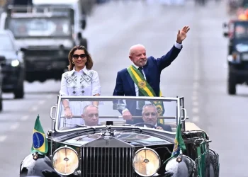 Un Lula en campaña encabeza el desfile de la Independencia