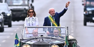 Un Lula en campaña encabeza el desfile de la Independencia