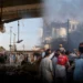 Un atentado suicida contra una mezquita en Pakistán dejó al menos 21 muertos y más de 100 heridos Un atentado suicida contra una mezquita en Pakistán dejó al menos 21 muertos y más de 100 heridos