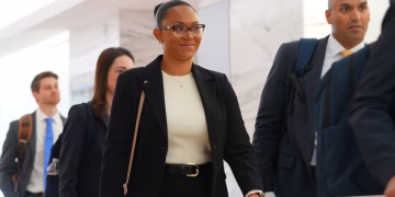 Una madre sustituta pide al Tribunal Supremo que intervenga en los cuidados de un bebé enfermo