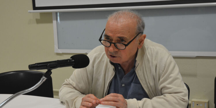 Víctor Gómez Pin analiza los límites de la física cuántica y la...