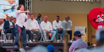 Carolina Mejía juramentan comando de campaña en La Altagracia