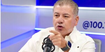 César Fernández afirma que la Fuerza del Pueblo inaugurará el monorriel de Santiago porque el Gobierno no lo terminará
