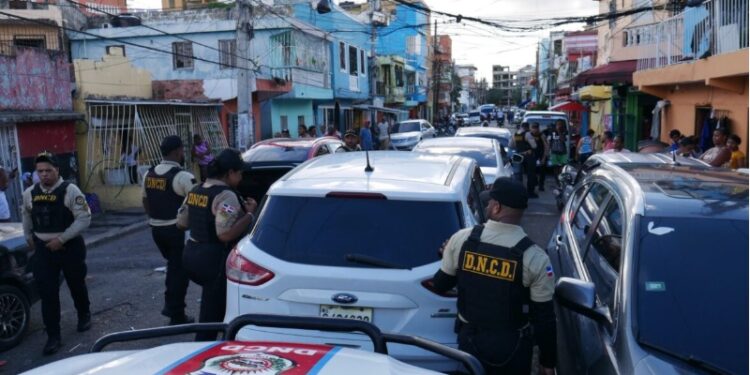 DNCD arresta a 11 personas y decomisa casi ocho kilos de drogas en operativos en el DN