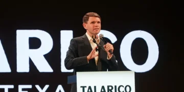 El caucus hispano del Congreso de EE.UU. da su apoyo para el Senado al demócrata James Talarico El caucus hispano del Congreso de EE.UU. da su apoyo para el Senado al demócrata James Talarico