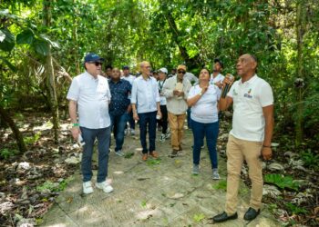 Empresa Seaboard realiza un operativo de recogida de desechos sólidos en el Santuario de Mamíferos Marinos de Manatí-Puerto Plata