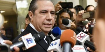 Francisco Javier García cuestiona suspensión de consulta del PLD y reafirma que seguirá por la candidatura presidencial