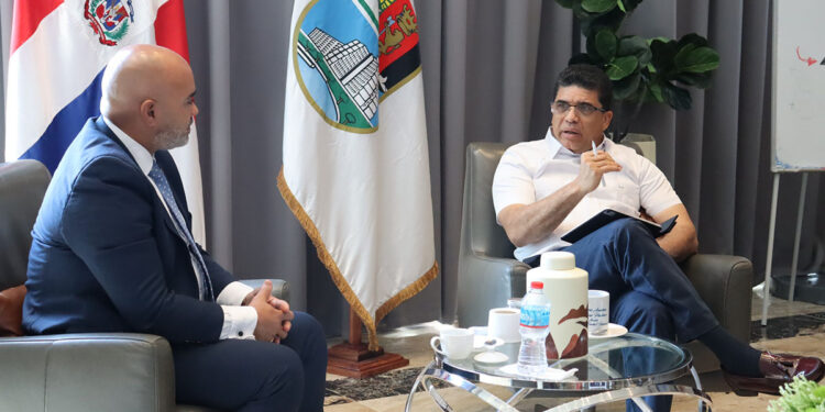 Hospital Darío Contreras y Alcaldía SDE acuerdan estrategias para eficientizar servicios e impulsar campañas de prevención accidentes