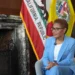 Karen Bass busca la reelección en Los Ángeles con la promesa de hacer frente a Trump