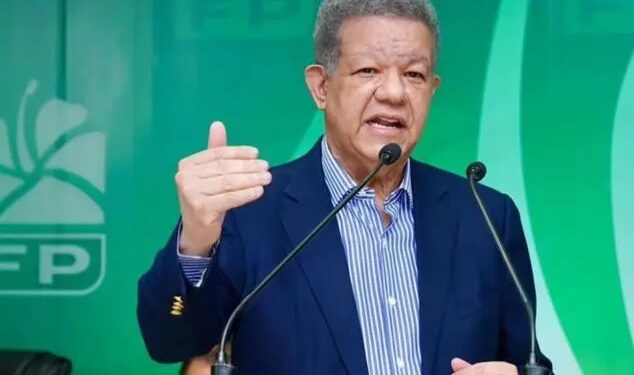 Leonel Fernández alerta sobre el agravamiento de la crisis en Haití y pide reforzar la vigilancia en la frontera Leonel Fernández alerta sobre el agravamiento de la crisis en Haití y pide reforzar la vigilancia en la frontera