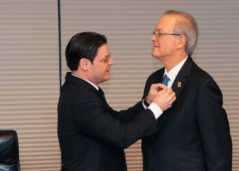 Manuel Grullón Hernández asume como Presidente del Grupo Popular; Manuel A. Grullón es Presidente Ad Vitam