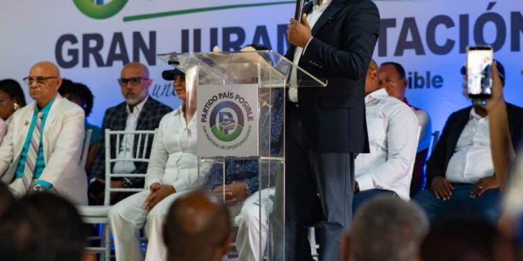 Milton Morrison y País Posible juramentan 970 nuevos en el Cibao Milton Morrison y País Posible juramentan 970 nuevos en el Cibao