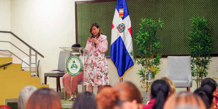 Mujeres con Propósito realizan el panel “Cuando una mujer se prepara, una comunidad avanza”