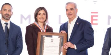 Nathalie González recibe reconocimiento al Talento Joven...