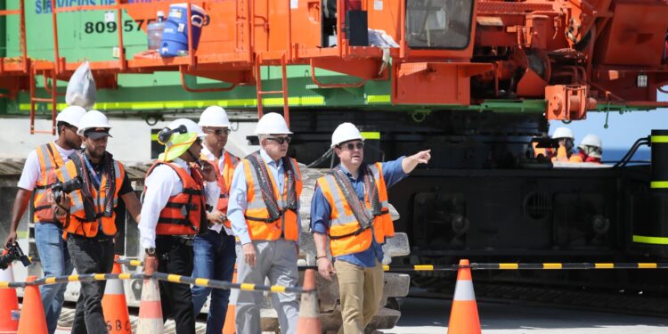 Obras Públicas, Portuaria y el BID supervisan avances de la nueva terminal del Puerto de Manzanillo Obras Públicas, Portuaria y el BID supervisan avances de la nueva terminal del Puerto de Manzanillo
