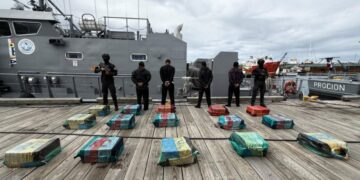 Ocupan 555 paquetes de presunta cocaína en otra narcolancha interceptada en Baní