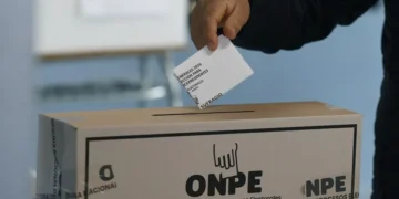 Perú celebra sus comicios locales con polémica por la ‘reelección’