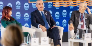 Presidente Abinader destaca en Praga avances democráticos de República Dominicana y subraya fortaleza e independencia de las instituciones