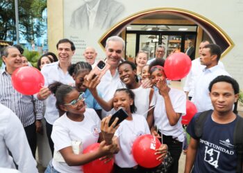 Presidente Abinader destaca gran acogida de la Feria Internacional del Libro 2026 e invita a niños y jóvenes a cultivar el hábito de la lectura