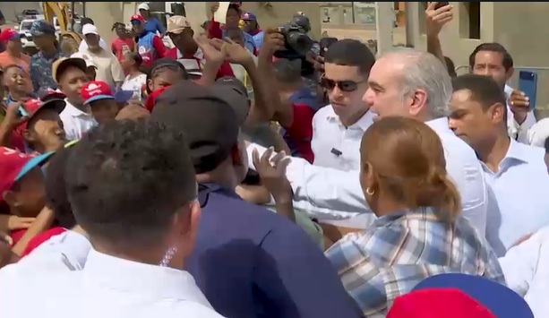 Presidente Abinader dice saneamiento cañada Los Girasoles, que beneficia a más de 40 mil habitantes, es acto de justicia social Presidente Abinader dice saneamiento cañada Los Girasoles, que beneficia a más de 40 mil habitantes, es acto de justicia social