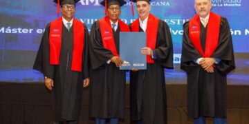 Presidente Abinader encabeza graduación de la octava promoción de la Maestría en Derecho Administrativo y Gestión Municipal, dedicada a su padre, José Rafael Abinader Wasaf Presidente Abinader encabeza graduación de la octava promoción de la Maestría en Derecho Administrativo y Gestión Municipal, dedicada a su padre, José Rafael Abinader Wasaf