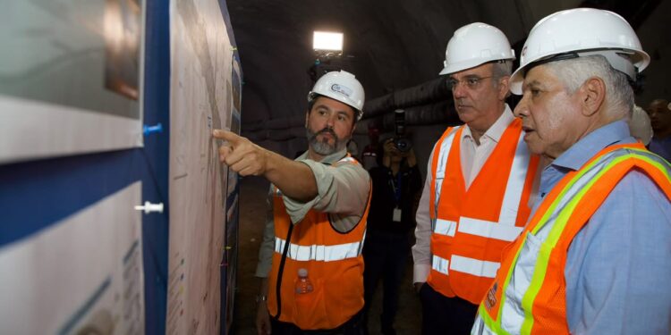 Presidente Abinader supervisa túnel pluvial de la avenida Luperón que se construye con fondos de Aerodom, para evitar inundaciones en la zona