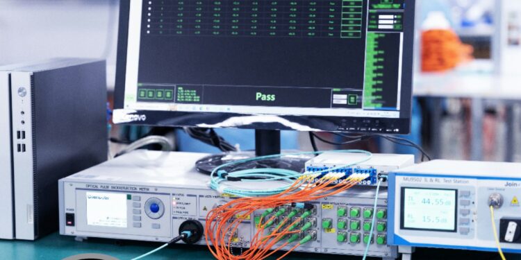 Profesor de INTEC publica libro sobre monitor de bajo costo...