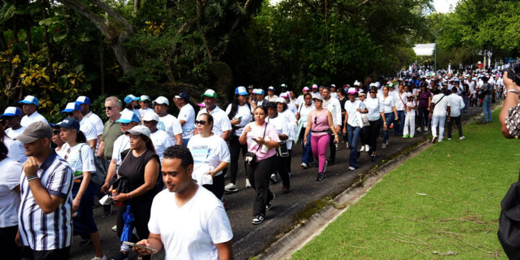 SNS realiza primera caminata por la salud mental y destaca aumento de camas para atención especializada