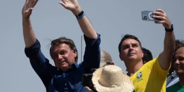 Supremo autoriza visitas de Flávio Bolsonaro a su padre en prisión