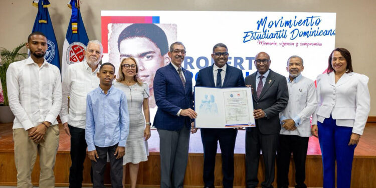 UASD honra a Robert Polanco y a otros dirigentes de la Federación de Estudiantes Dominicanos (FED) UASD honra a Robert Polanco y a otros dirigentes de la Federación de Estudiantes Dominicanos (FED)