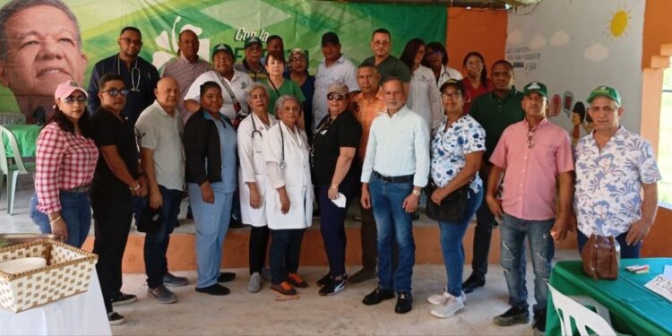 (VIDEO) Fuerza del Pueblo lleva jornada médica a El Batey, Las Zanjas, con especialistas y medicamentos gratis