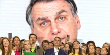 ¿Quién es Flávio Bolsonaro, candidato que lideró primera vuelta?